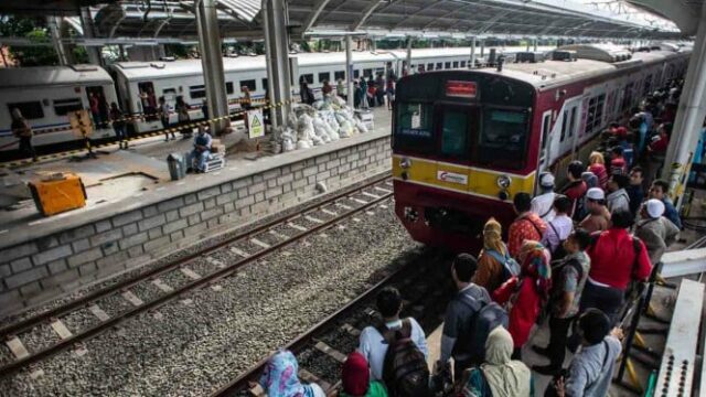 O trem picado foi evacuado, o Bogor Crossing -Jarta KRL KRL voltou ao normal

