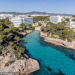Três homens mascarados roubaram o criador de férias de 44 anos, perto de um hotel em Cala Egos, um resort perto de Pitchitque Port Dapandratx, no sudoeste da Islândia (Stockbyrån)