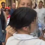 O turista irado dos EUA agarra o batedor de carteiras, 14, pelo rabo de cavalo antes de dizer a ela "você não vai embora" em Veneza.
