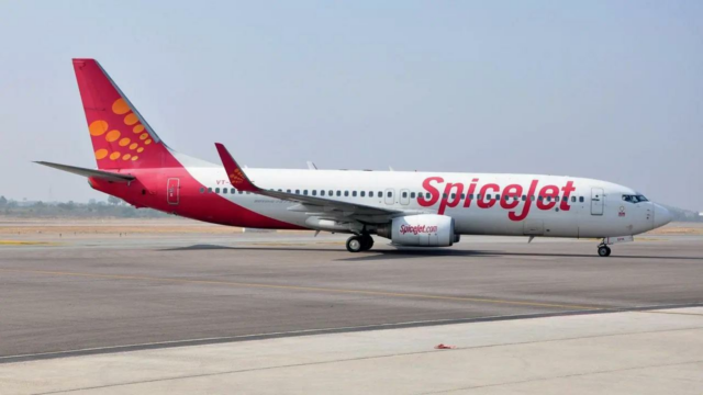 Oficiais altos atacam um grande exército do órgão de espineco no aeroporto de Srinag; Substituído

