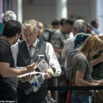 Centenas de voos da Air Canada foram cancelados após a cancelamento da companhia aérea todas as operações devido a uma greve