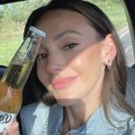 Michelle Keegan postou uma selfie deslumbrante com uma garrafa de cerveja corona para o Instagram no sábado, enquanto ela desfrutou de uma noite na cidade