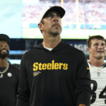 Os Steads recebem major Rodgers Rodgers do antigo banco de dados