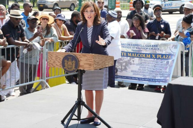 Os ataques de Kathy Hochul a Mike Lawler enfatizam apenas suas próprias falhas

