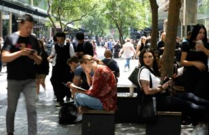 Os australianos do sistema empurrado estão desperdiçando cem dólares todos os anos Pitt Street em Sydney