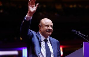 Os corredores profissionais de touros acusam o Dr. Phil de ‘orquestragem de mérito’ falência na rua e formando uma nova empresa para evitar pagar credores Os corredores profissionais de touros acusam o Dr. Phil de 'orquestragem de mérito' falência na rua e formando uma nova empresa para evitar pagar credores