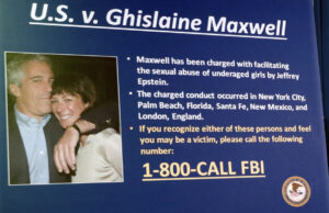 Os democratas gritam sobre o engraçado atualização da prisão de Ghislaine Maxwell Uma fotografia do presidente dos EUA, Donald Trump e Jeffrey, e exibiu ao lado da van no centro da cidade de Aberdonen, até a viagem particular de cinco dias de Donald Trump na Escócia, segunda-feira, 28 de julho de 2025 AP)