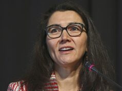 Este democrata pode ganhar uma cadeira vermelha no Senado? O senador Charles Schumer, DN.Y., conversando com os repórteres após o almoço da política do Senado no Capitólio, terça -feira, 11 de março de 2025 em Washington. (Foto ABD / Mark Schiefelbein)