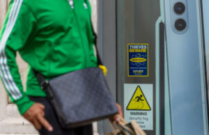 Os donos da loja disseram para não definir fotos de suspeitos para fazer compras no Reino Unido Os donos da loja disseram para não definir fotos de suspeitos para fazer compras no Reino Unido