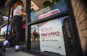 Os empregos relatam que Trump não mata Os empregos relatam que Trump não mata