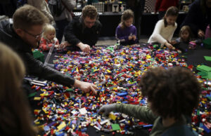 Os entusiastas da LEGO sucumbem o caos de pedágio mais atual de Trump Os entusiastas da LEGO sucumbem o caos de pedágio mais atual de Trump