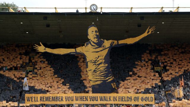 Os fãs de Wolverhampton Wanderers revelam Diogo Jota Tifo antes da partida do Manchester City

