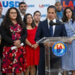Os funcionários da escola de Los Angeles dizem que os adolescentes com deficiência perto da escola foram presos incorretamente. Oficiais de imigração negam alegações