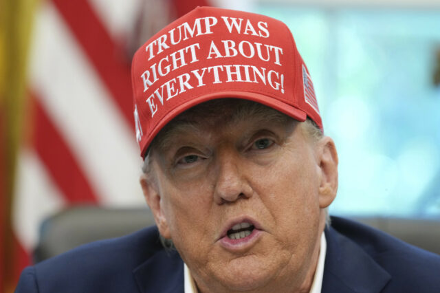 Os funcionários de Chicago reagem à ameaça da Guarda Nacional de Trump-"tentando distrair"



