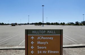 Os futuros planos habitacionais do Hilltop Mall ainda são um ponto de discórdia Os futuros planos habitacionais do Hilltop Mall ainda são um ponto de discórdia