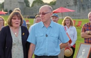 Os hóspedes do Antiques Roadshow fazem história do show com a coleção de medalhas no valor de mais de uma casa – gisping ‘eu preciso de uma xícara de café dura’ após a avaliação da vida Um convidado no Antiques Roadshow fez história depois de ser informado de que sua medalha histórica valia mais de uma casa porque seu dono recebeu visivelmente atordoado
