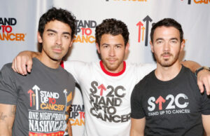 Os irmãos Jonas revelam o refresco para crianças ‘nostálgicas’ que todos têm em seus vestiários Nick Jonas, Joe Jonas e Kevin Jonas