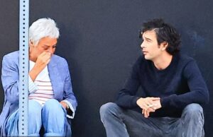 Os “lágrimas” de Denise Welch depois de Taylor Swift Swipe: Loose Women Star parece chorar na rua e abraçada pelo filho Matty Healy depois que a entrevista na TV saiu pela culatra Aparentemente, Denise Welch quebrou as lágrimas e foi apoiada pelo filho Matty Healy em West Hollywood nesta semana no meio da recaída sobre seus comentários sobre seu ex Taylor Swift