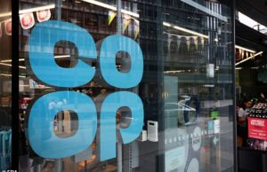 Os levantadores de lojas, 28 anos, que roubaram centenas de libras que valem a pena carne e produtos de lavanderia são presos Os levantadores de lojas, 28 anos, que roubaram centenas de libras que valem a pena carne e produtos de lavanderia são presos