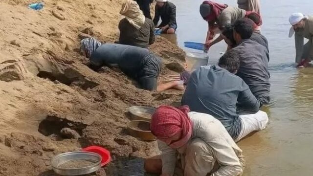 Os moradores caçam ouro no rio Efrat Seco, está próximo do dia do julgamento?


