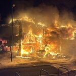 Os bombeiros foram chamados para um prédio na West Avenue em Clacton, Essex, por volta das 12h35 da segunda -feira