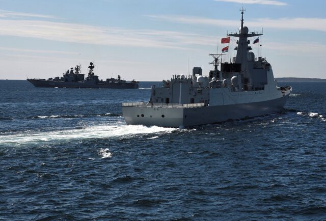 Os navios de guerra russos e da China chegaram à porta do Alasca

