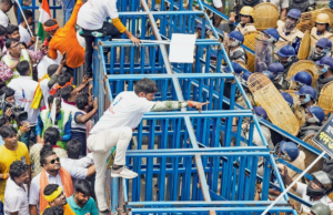 Os pais das vítimas da vítima como manifestantes de Kolkeda Os pais das vítimas da vítima como manifestantes de Kolkeda
