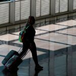 Os pais deixam um filho de 10 anos no aeroporto de Barcelona para não perder o voo: relatório