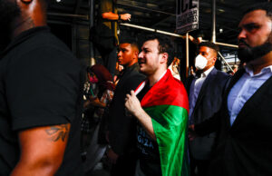 Os titulares de green card podem ser deportados para liberdade de expressão? Os titulares de green card podem ser deportados para liberdade de expressão?