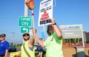 Os trabalhadores de defesa de greves se voltaram para o Congresso dos EUA Os trabalhadores de defesa de greves se voltaram para o Congresso dos EUA