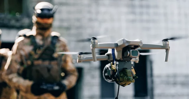 Os ucranianos atacaram o território da Rússia. Drones atingem a refinaria, fábricas e base militar


