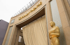 Oscar deixará o ABC? Por que a fusão Hulu-Disney+ poderia evitar uma divisão e beneficiar os dois lados Dolby Theater Oscar Statue Placeholder