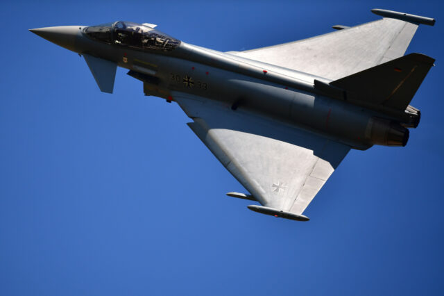 Otan Scrambles Jets Typhoon em meio a ataques russos à Ucrânia



