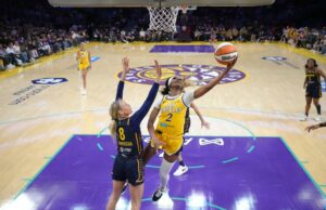 Outro brinquedo sexual que é jogado na corte da WNBA parece encontrar a guarda da febre Sophie Cunningham desta vez Outro brinquedo sexual que é jogado na corte da WNBA parece encontrar a guarda da febre Sophie Cunningham desta vez