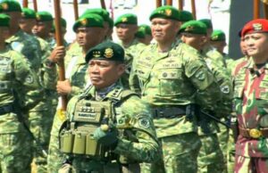 PABOWO Geral Louvor quer ser o comandante da cerimônia, esta é a figura do comandante de Kostrad, tenente -general M Fadjar PABOWO Geral Louvor quer ser o comandante da cerimônia, esta é a figura do comandante de Kostrad, tenente -general M Fadjar
