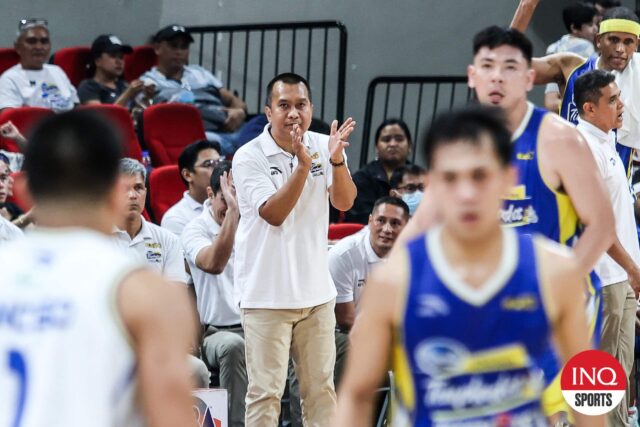 PBA: Chito Victolero sem remorsos após a tarefa de treinamento PBA Magnolia Hotshots Treinador Chito VictoLero