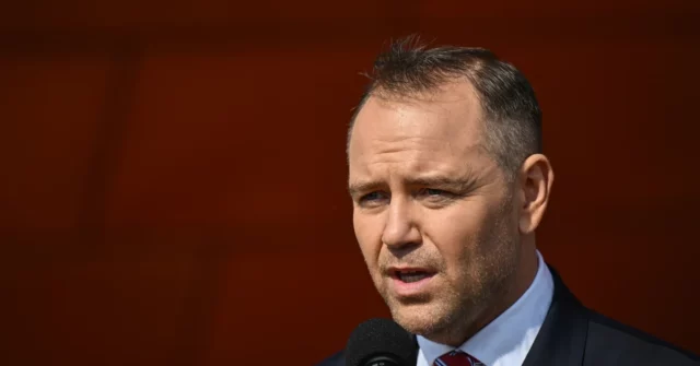 PLN adicional 1 mil por mês para a família. O presidente Nawrocki assinou

