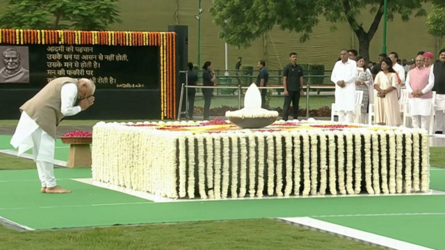 PM Modi para atel seu aniversário

