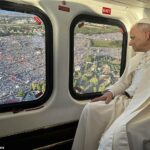 O papa Leo XIV chega a helicóptero para Tor Vergata, nos arredores de Roma, para o Jubileu da Vigília de Oração da Juventude
