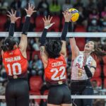 Alleiah Malaluan, do PLDT, se levanta para um sucesso contra os defensores da Cignal durante um jogo de convite de PVL.
