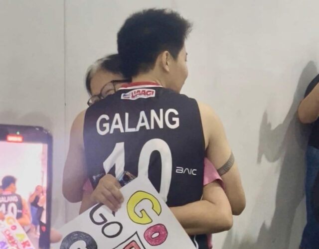 Fan Galang na parte inferior.