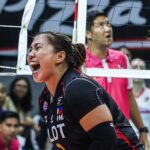 Kat Arado, da PLDT High -Speed, durante um PVL na semifinal da turnê contra o Creamline Cool Smashers.