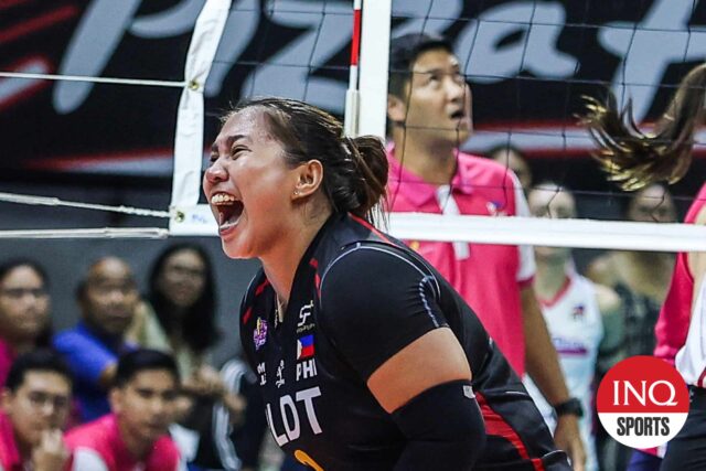 Kat Arado, da PLDT High -Speed, durante um PVL na semifinal da turnê contra o Creamline Cool Smashers.