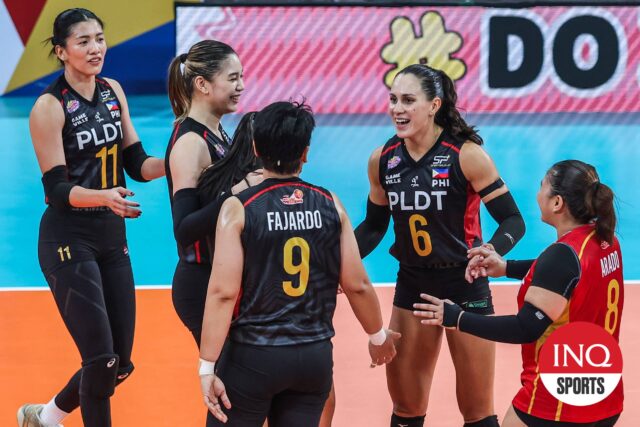 Savi Davison e Pldt High -Speed Shooters durante o PVL nas quartas de final da turnê.