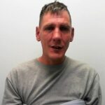 Seis homens mascarados invadiram sua casa em North Yorkshire, e ele foi forçado a proteger seu parceiro e seus dois filhos. Na foto: Kallan Hunt, 35, sem endereço fixo