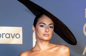 Paige Exorbo diz que este desodorante natural de US $ 20 cheira a um “hotel muito caro” Paige Exorbo diz que este desodorante natural de US $ 20 cheira a um "hotel muito caro"