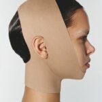A equipe de escultura sem costura de Skim é a mais recente adição à tendência e reivindica que coloque suas bochechas, pescoço e queixo e mantê -los no lugar a noite toda