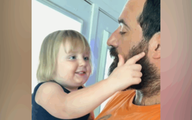 Papai Hakes Barb Off pela primeira vez em 15 anos, a criança está "tão confusa"

