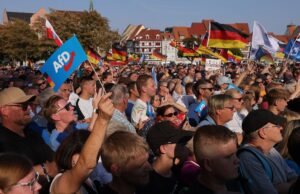 Partidos populistas apoiados pelas primeiras pesquisas de opinião pública de Trump após tendências em outros países aliados Partidos populistas apoiados pelas primeiras pesquisas de opinião pública de Trump após tendências em outros países aliados