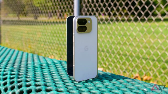 Google Pixel 9 Pro Fold -porcelain em um fundo branco